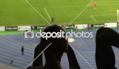 Futbol hayranları oyunu, gösteren umutsuz duygular kaybetme ile sinirli gölgeler