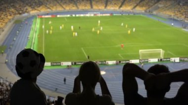 Hayal kırıklığına futbol taraftarları Stadyumu'nda maç kaybına favori takım destekleyen