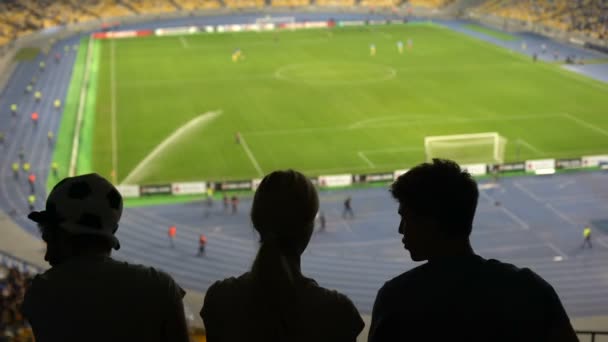 Ongelukkig Voetbalfans Teleurgesteld Door Het Resultaat Van Wedstrijd Nationale Voetbal — Stockvideo