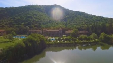 Yazlık göl ve dağların, lüks tatil, çevre dostu resort karmaşık