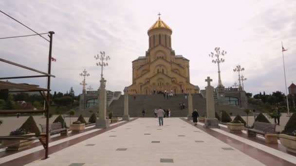 Tbilisi Georgia Circa Mayo 2018 Turismo Ciudad Oraciones Caminando Catedral — Vídeos de Stock