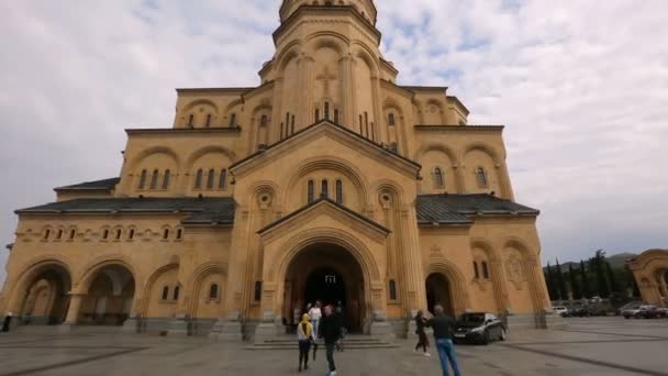 Tbilisi Georgia Circa Mayo 2018 Turismo Ciudad Catedral Santísima Trinidad — Vídeos de Stock