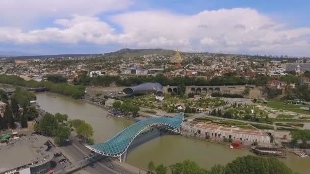 Brug Van Stuk Tbilisi Futuristische Constructie Moderne Stad Luchtfoto — Stockvideo