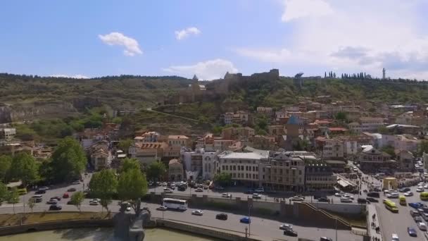 Narikala Fort Heuvel Residentiële Gebouwen Aan Voet Van Berg Tbilisi — Stockvideo