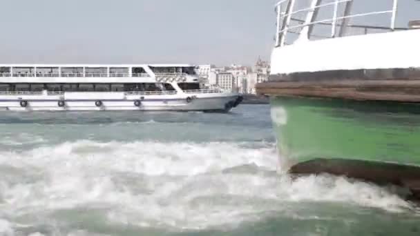 Wasserbusse Die Touristen Bosporus Entlang Bringen Sehenswürdigkeiten Istanbul Zeitraffer — Stockvideo