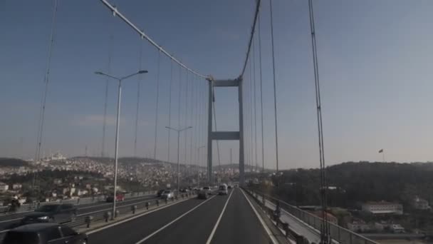 Многие Автомобили Мчатся Через Мост Босфор Стамбуле Путешествуют Турции — стоковое видео