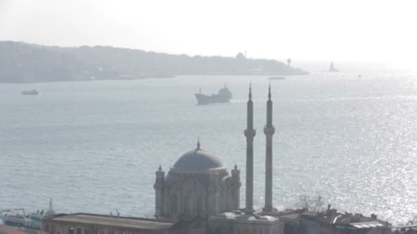 Elegantní Architekturu Ortakoy Mešita Nachází Pobřeží Istanbul Turecko — Stock video