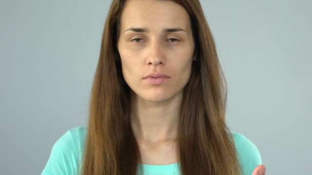 Huiselijk Geweldspreventie Vrouw Toont Stop Gebaar Naar Man Dreigt Haar — Stockvideo