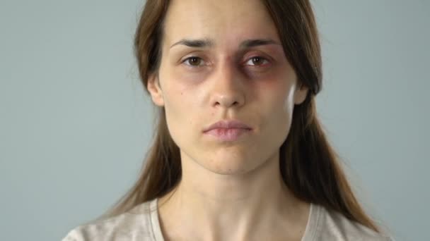 Ajuda Palavra Sobre Mulheres Machucadas Palma Vítima Crime Implorando Apoio — Vídeo de Stock