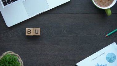 İş ahlakı, küpler, Şirket takım davranış kurallarında ifade yapma kadın