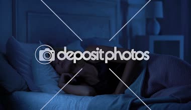 Uykusuzluk, rahatsız yatak, gürültücü komşular ya da sorunları olan genç erkek