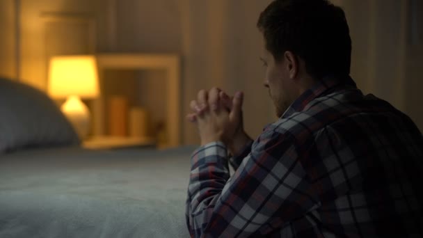 Religious Young Man Praying Evening Bed Belief God Christianity — Stock Video