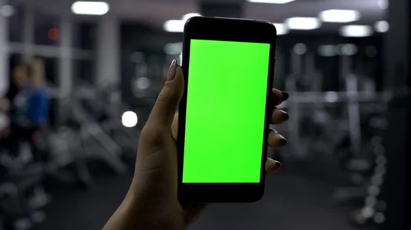 Smartphone Mano Femenina Gimnasio Pantalla Verde Aplicación Fitness Línea —  Fotos de Stock