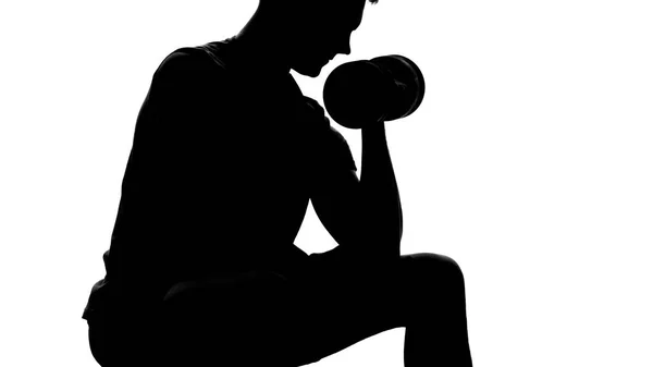 Sylwetka Lekkoatletycznego Mężczyzna Podnoszenia Hantle Białym Tle Biceps Ćwiczenia — Zdjęcie stockowe