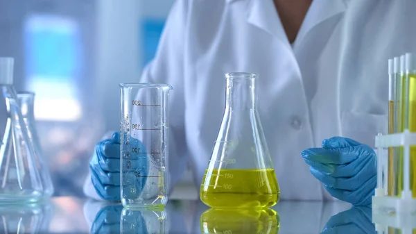 Biologist Examining Sunflower Oil Samples Food Quality Checkup Gmo Testing — Stock Photo, Image