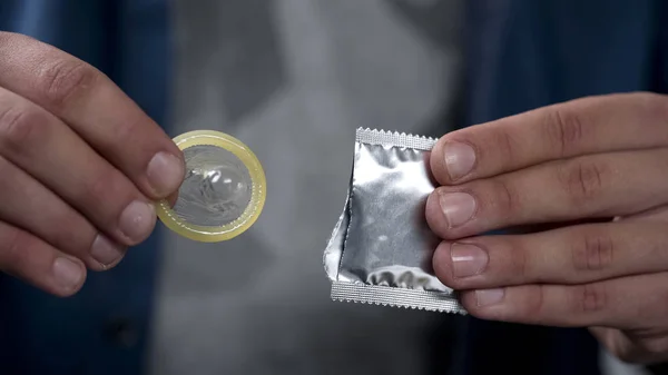 Man Getting Condom Out Package Showing Camera Sex Healthcare — Stock Photo, Image