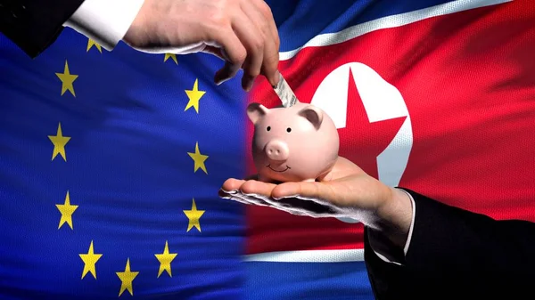 Investeringar Nordkorea Hand Att Lägga Pengar Piggybank Flagga Bakgrund — Stockfoto