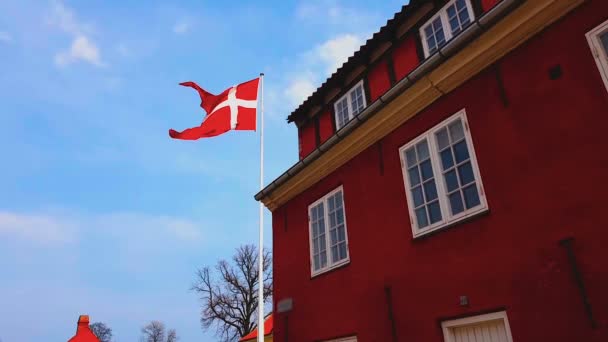 Danimarka Ulusal Bayrak Üst Büyükelçilik Binası Diplomatik Misyon Konsolosluk — Stok video