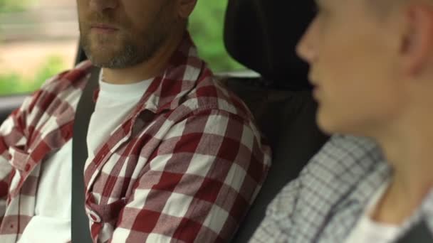 Instructeur Onderwijs Jonge Man Toer Automobiel Vader Auto Voor Tiener — Stockvideo