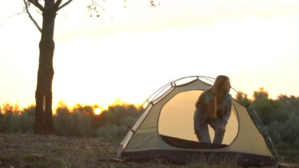 Lady Dome Stan Protahování Ráno Připraven Nové Dobrodružství — Stock video