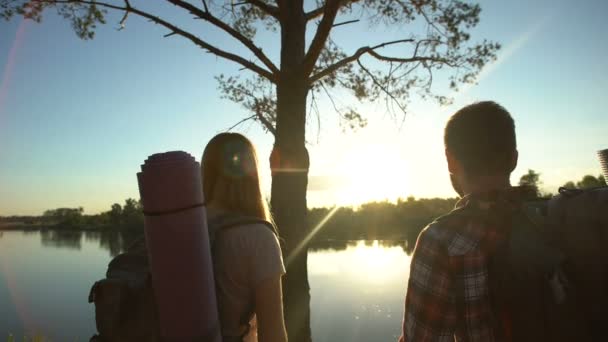 Backpackers Att Foto Underbara Scape Vackra Floden Och Solnedgången — Stockvideo