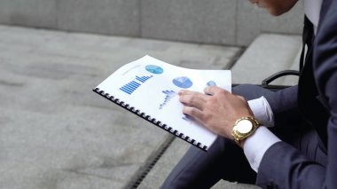 Grafikler ve önemli toplantı önce analiz ekonomist veri karşılaştırma