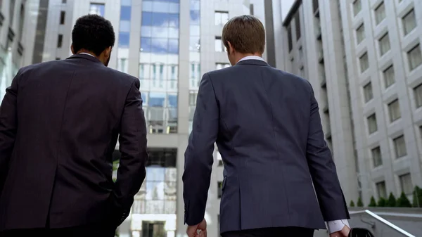 Multiracial Colleagues Approaching Business Center Discussing Project Success — Stock Photo, Image