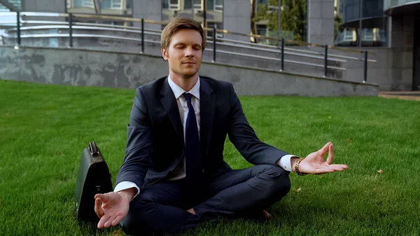 Peaceful Office Worker Meditating Day Office Sitting Lotus Position — Stock Photo, Image