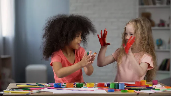 Joyful Multiracial Kids Smudging Hands Paints Children Art Club Happiness — Stock Photo, Image