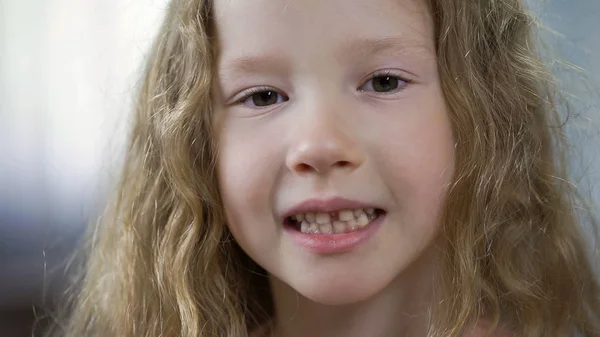 Little Cute Blond Girl Showing Teeth Camera Children Orthodontics Health — Stock Photo, Image