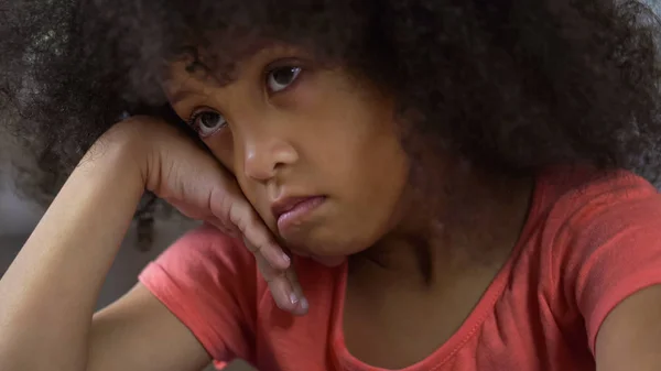 Depressed Little Mulatto Girl Sitting Alone Thinking Her Behavior — Stock Photo, Image