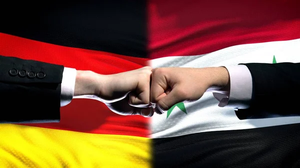 Deutschland Syrien Konflikt Internationale Beziehungen Fäuste Auf Fahnengrund — Stockfoto
