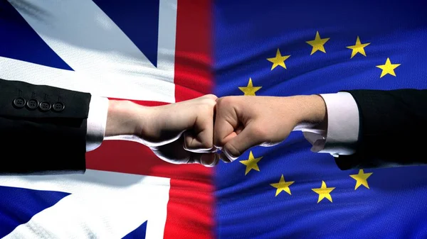 Storbritannia Mot Konflikt Internasjonale Forbindelser Fists Flag Ground – stockfoto