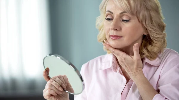 Attractive Aged Woman Looking Her Face Mirror Plastic Surgery Effect — Stock Photo, Image