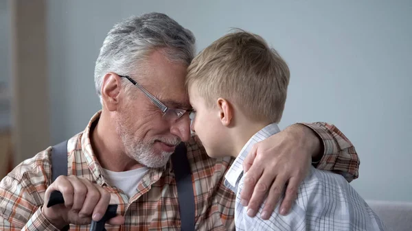 Dědeček Vnuk Šikmá Čela Společně Rodinné Lásky Sentimentality — Stock fotografie