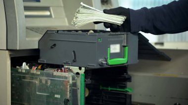 Banka çalışanlarının dolar para ile yetkili erişim Atm vakaları Yenileyici