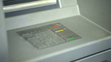 Otomatik vezne makinesi, Atm, güvenli para çekme düğmelerinde, yakın çekim