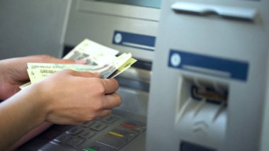 Erkek Rus ruble--dan kolay bankacılık Atm, 24 saat hizmet, geri sayım