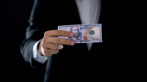 Επιχειρηματίας Δείχνει Τραπεζογραμματίων Δολαρίων Αμερικανικό Νόμισμα Πιστωτική Προσφορά Οικονομία — Φωτογραφία Αρχείου