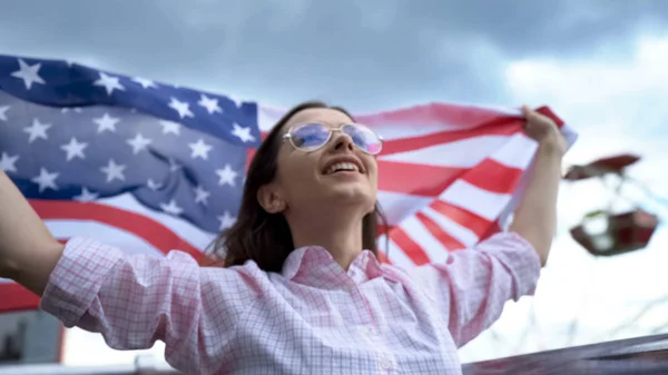 Usa Ventilator Juichen Wuivende Amerikaanse Vlag Stadium Steunt Nationale Team — Stockfoto