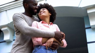 Sarılma, yeni evliler balayı, ilişkiler mutluluk, sevgi sevgili