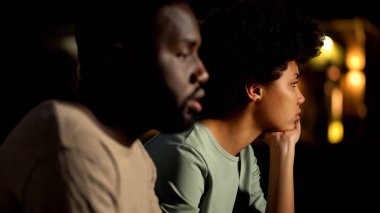 Kayıtsız çift görmezden her diğer, başarısız Tarih, ilişkiler zorluklar