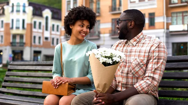 Beautiful Young Woman Meeting Boyfriend First Date Man Presenting Flowers — Stock Photo, Image