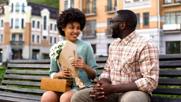 Pretty Young Lady Meeting Boyfriend First Date Man Presenting White — Stock Photo, Image
