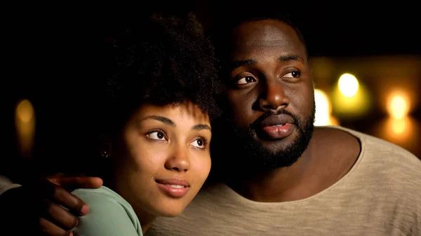 Vackra Afro American Par Tittar Tillsammans Ljusa Framtid Perspektiv — Stockfoto