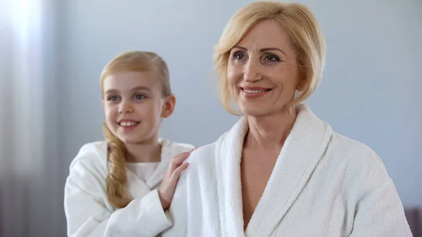 Pretty Little Girl Enjoying Her Grandmother Beauty Generation Time Family — Stock Photo, Image