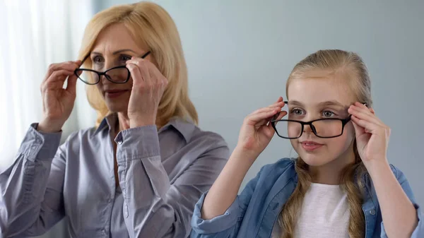 Aged Blond Woman Her Granddaughter Putting Eyeglasses Smiling Health — Stock Photo, Image