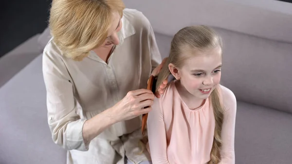 Caring Mature Mother Combing Daughters Blond Hair Beauty Time Relationship — Stock Photo, Image