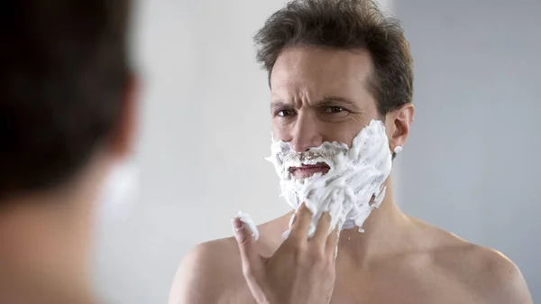 Man Preparing Shave Feeling Discomfort Tingle Face Shaving Foam — Stock Photo, Image