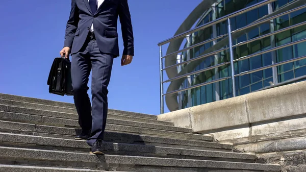 Hombre Traje Sintiendo Dolor Espalda Sedentarismo Hernia Discal Espinal — Foto de Stock